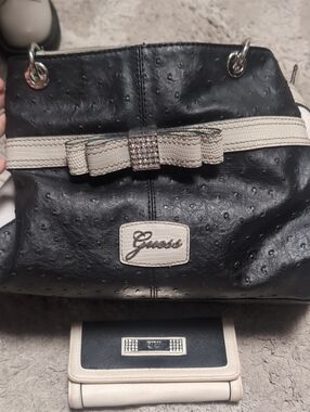 GUESS Black and Cream Bow-Trim Shoulder Bag
